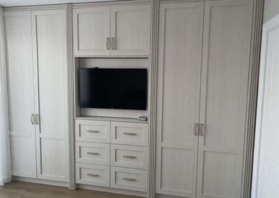 Klasikinio stiliaus spinta (2026 vasaris)